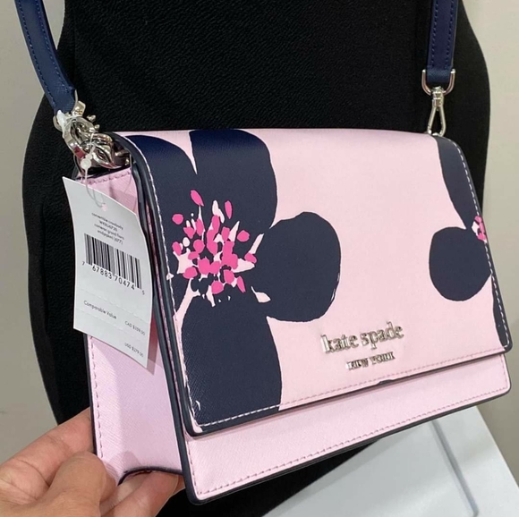 🌸CAMERON GRAND FLORA🌸
CONVERTIBLE CROSSBODY BAG - Picture 3 of 6